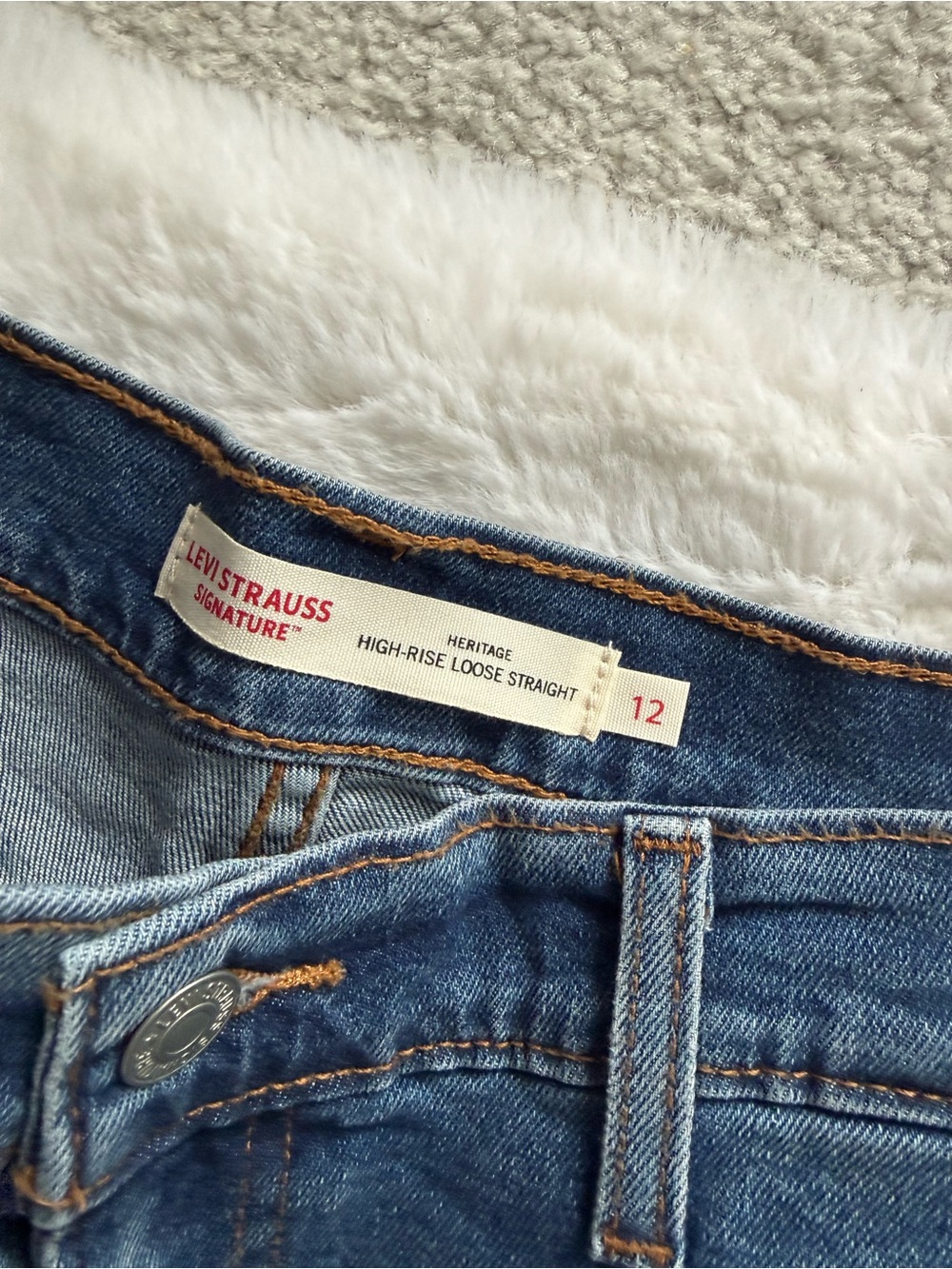 NWOT Levi's High Rise Loose Straight Leg Jeans - Picture 8 of 8
